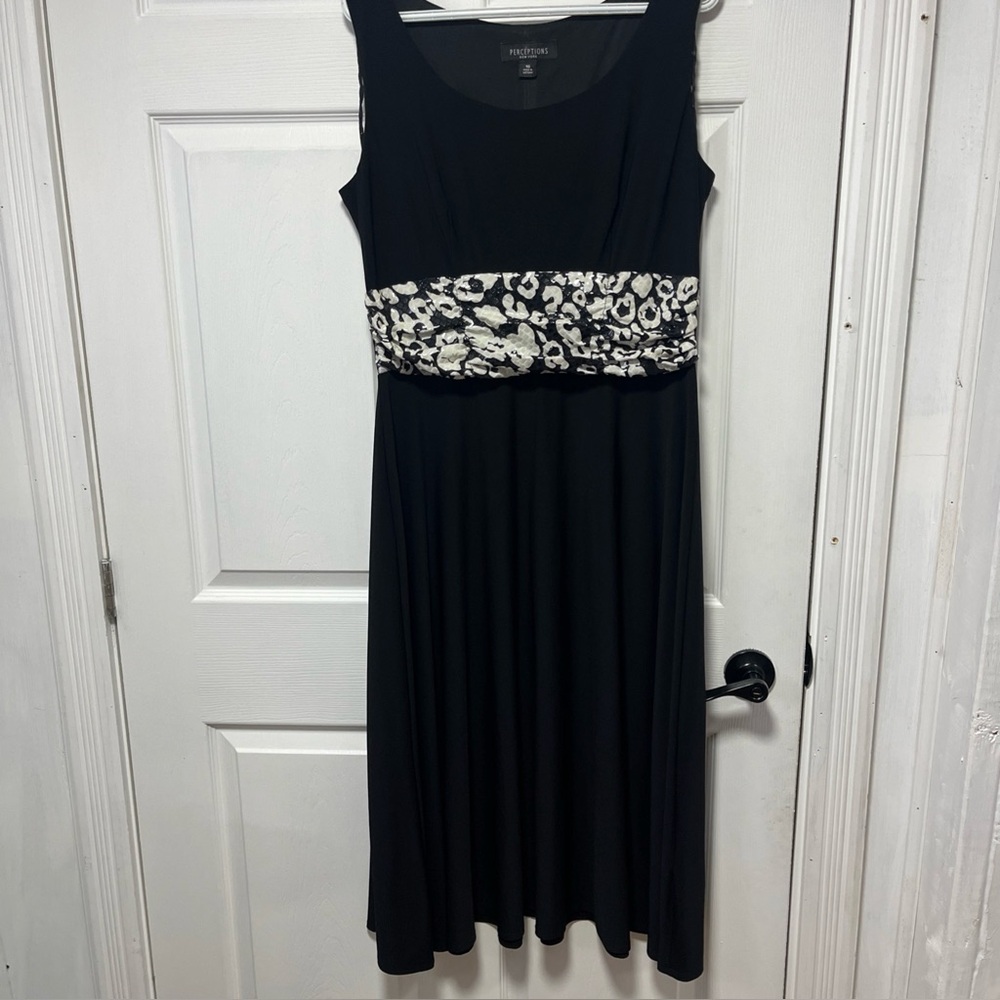 Perceptions New York women’s sleeveless black fully lined dress size 16 stretchy